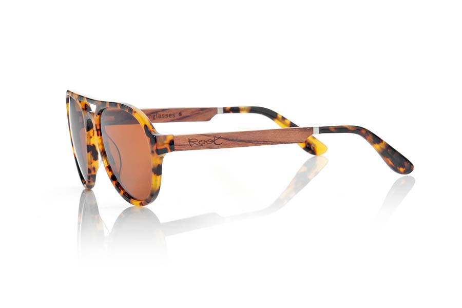 Gafas de Madera Natural de Ébano IGUAZU. Las gafas de sol IGUAZU de la serie MIXED PREMIUM están fabricadas con el frontal en acetato de calidad en color carey claro y las varillas en madera de ébano natural terminadas en varilla cubiertas de acetato carey  con unión metálica que permiten ser ajustadas en caso necesario. Setrata de una versión en pasta de las populares Aviator combinadas de serie con lentes Naranja REVO. Te sorprenderá la calidad de los materiales y su terminación perfecta. Medida frontal: 140x55mm Venta al Por Mayor y Detalle | Root Sunglasses® 